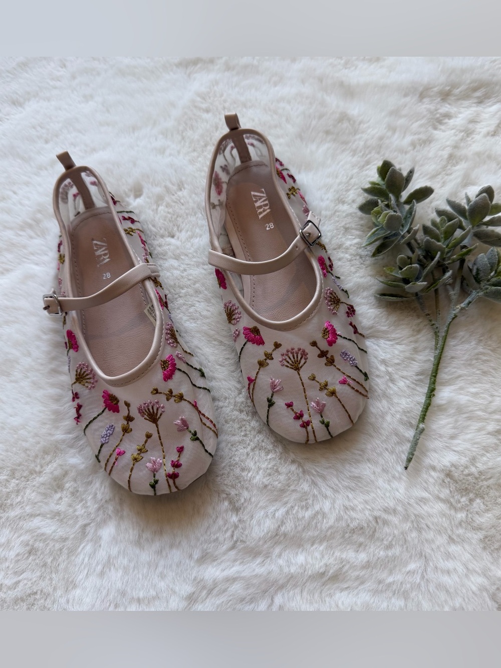 ZARA | EUC - Floral Embroidered Mesh Flat - Cream - Size 10.5 (28)